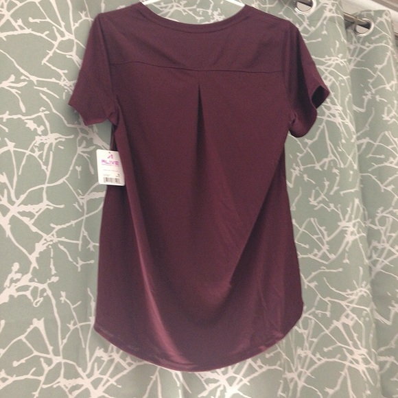 Women beet color high low t-shirt - Picture 2 of 3